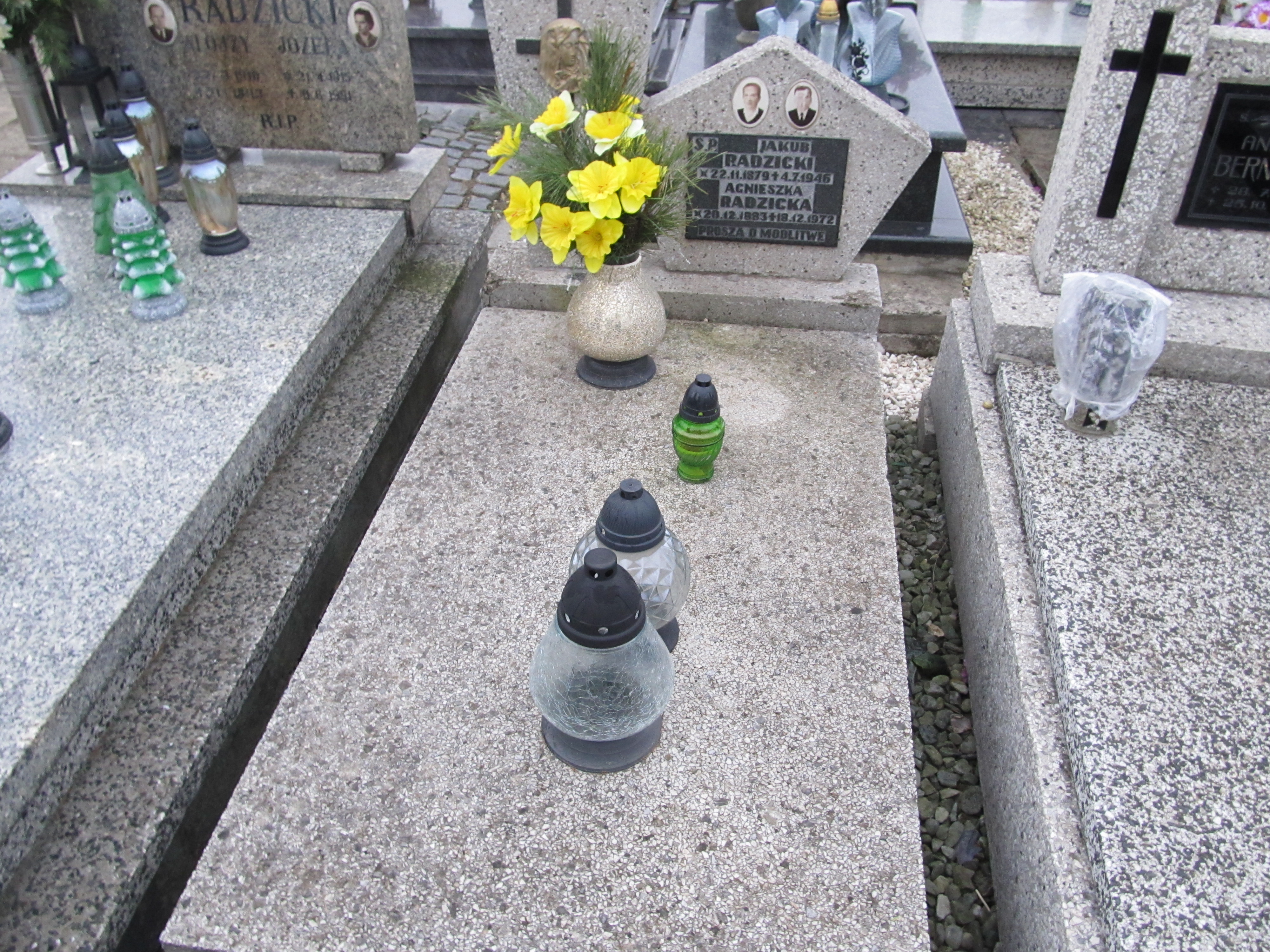 Grób Agnieszka Radzicka